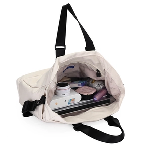 Ampia borsa tote in nylon beige con spazio per laptop e fotocamera digitale