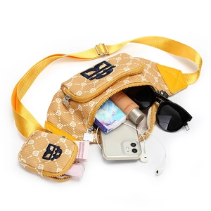 Sac bandoulière en velours côtelé jaune avec broderie logo B et petite pochette amovible