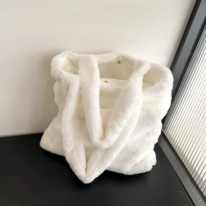 Women Plush Tote Bag Faux Fur Large Capacity Soft Warm Shoulder Handbag Autumn Winter Casual Minimalist Fashion