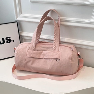 Rosafarbene Nylon-Zylindertasche mit Tragegriffen und verstellbarem Gurt für Reisen