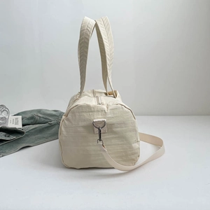 Grand sac de sport beige pour yoga avec bandoulière réglable et tissu en nylon durable