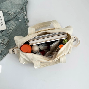 Grand sac fourre-tout de yoga blanc cassé avec intérieur spacieux pour voyage