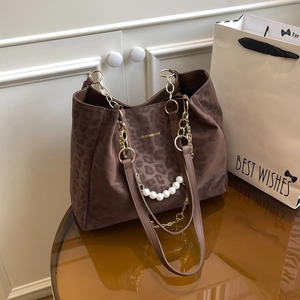 Leopard Print Tote Bag Large Capacity Women PU Leather Shoulder Handbag Artificial Pearl Chain Decoration Retro Commuter Fashion