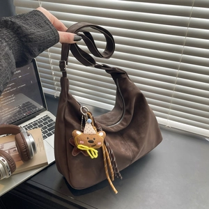 Vintage Matte PU Leder Hobo Schultertasche Große Kapazität Umhängetasche Tote Mit Süßem Bärenanhänger Für Damen Casual