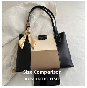Detail van driekleurige patchwork tote tas met zijden sjaal en grootte vergelijking