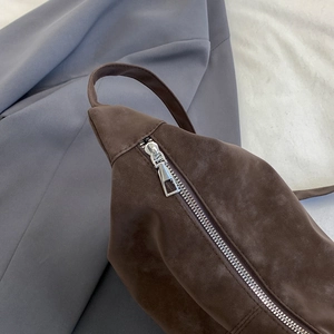 Retro dunkelbraune Shopper-Tasche aus mattem Wildleder mit silbernem Reißverschluss