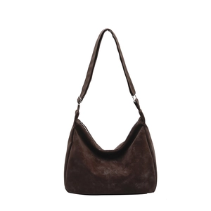 Retro matte large tote bag in dark brown leather with adjustable shoulder strap