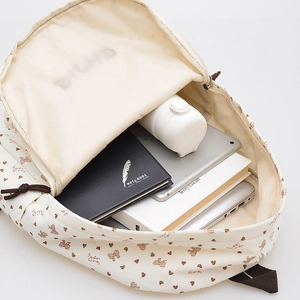 Schulrucksack aus Cord in Creme mit Bären-Herz-Print und großem Innenraumvolumen