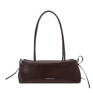 Borsa sottobraccio in pelle marrone scuro con fiocchi decorativi e tracolle sottili