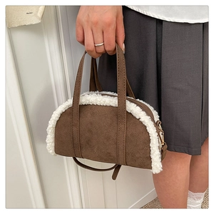 Detail of plush拼接 pillow bag with brown suede and white faux fur trim on side