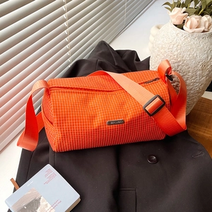 Sac Bandoulière En Nylon À Carreaux Pour Femmes Sac À Épaule Cylindrique Léger Avec Large Sangle Réglable Mode