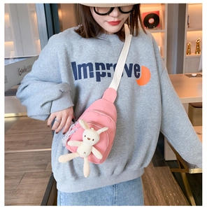 Sac de poitrine en toile rose avec lapin en peluche mignon et bandoulière réglable