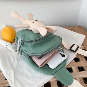 Sac poitrine en toile verte pour femme avec lapin en peluche et deux poches zippées