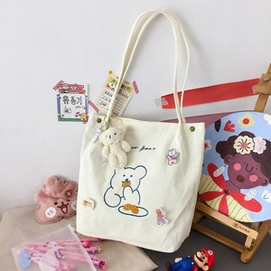 Sac fourre-tout en velours côtelé blanc cassé avec imprimé ours mignon et badges déco