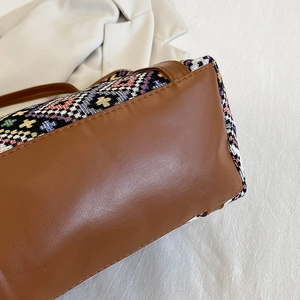 Sac fourre-tout ethnique en cuir PU avec motif tissé géométrique et grande capacité
