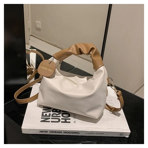 Borsa in pelle bianca con manico arricciato marrone e tracolla rimovibile