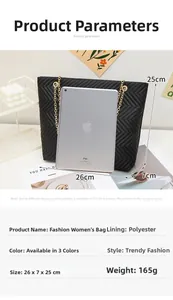Quilted tote bag showing 26x7x25cm dimensions and capacity compared to an iPad