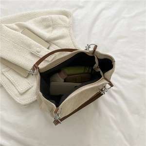 Sac fourre-tout en toile blanc cassé avec poignées en cuir marron et grand intérieur
