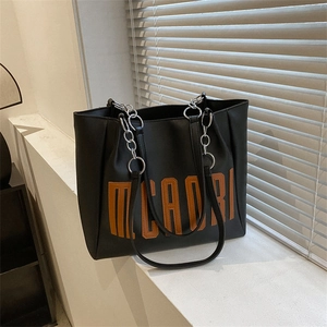 Grand Sac Cabas En Cuir PU Pour Femmes Avec Imprimé Lettres Et Chaîne En Métal Sac À Main Bandoulière Décontracté