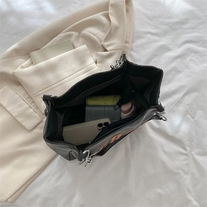 Grand sac cabas noir en cuir PU avec lettres orange et grande capacité de rangement