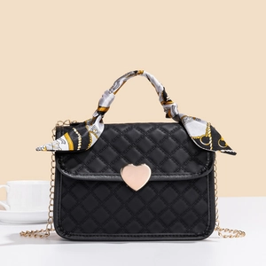Borsa A Mano Donna In Pelle PU Trapuntata Fibbia A Cuore Manico Sciarpa Raso Tracolla Catena Metallo Piccola Borsa Quadrata