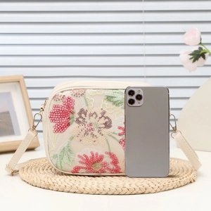Borsa a tracolla crema con ricamo floreale di paillettes rosa e viola vivaci