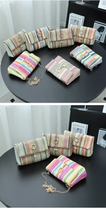 Détails de sacs bandoulière tissés colorés avec fermoirs chat et pendentifs perles