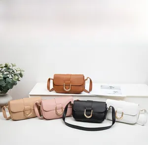 Farbübersicht moderner Handtaschen mit goldenen U-Schnallen und eleganter Lederoptik