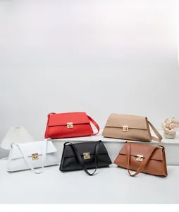 Détails des sacs à bandoulière baguette tendance en cinq couleurs avec boucle métal