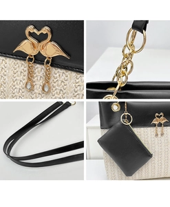 Detail der beige geflochtenen Tasche mit schwarzem Leder und goldenem Flamingo-Verschluss
