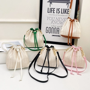 Borsa A Secchiello In Paglia Intrecciata Donna Chic Contrasto Pelle PU Coulisse Borsa A Spalla Con Catena Vacanze Estive