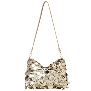 Elegante borsa a spalla con paillettes dorate e sottile tracolla marrone per donna chic