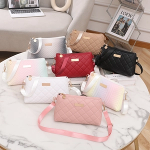 Quilted Crossbody Bag PU Leather Gradient Small Square Shoulder Bag With Gold Hardware Fashion Trendy Daily Handbag For Women