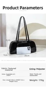 Détail des dimensions du sac baguette noir brillant avec référence de taille et mesures