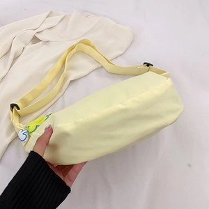 Sac à bandoulière en nylon jaune pâle avec sangle réglable et breloque fleurie