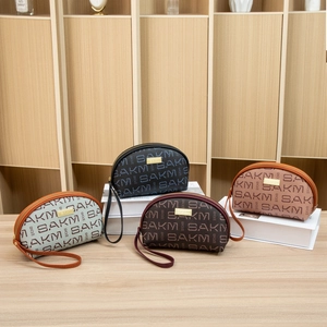 Pochette En Cuir PU À Imprimé Monogramme Demi-Cercle Avec Dragonne Fermeture Éclair Sac À Cosmétiques Élégant