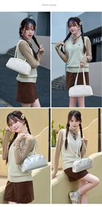 Présentation sur mannequin de sacs baguette minimalistes élégants en blanc et argent