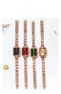 Dettaglio degli orologi Gedi da donna quadrati con lunetta di strass e quadranti in quattro colori