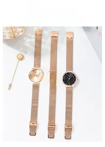 Trois montres Gedi à quartz pour femme avec bracelets en maille rose doré et cadrans colorés