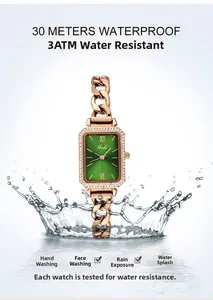 Dettaglio dell'orologio rettangolare verde Gedi con cristalli e spruzzi d'acqua