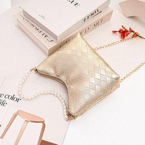 Champagner goldene Stepp-Eimertasche mit elegantem Perlengriff und Metallkette