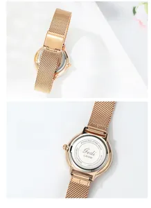 Détail du bracelet de montre en maille or rose et du boîtier en acier inoxydable gravé