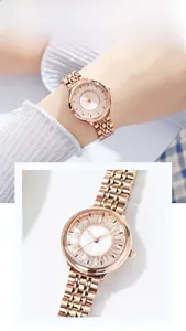 Détail de la montre dorée rose avec cadran étoilé en strass et bracelet en acier au poignet