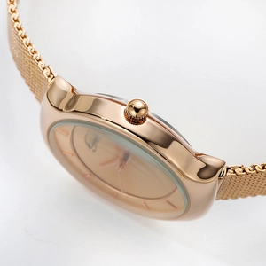 Montre minimaliste en or rose pour femme avec bracelet en maille et cadran épuré