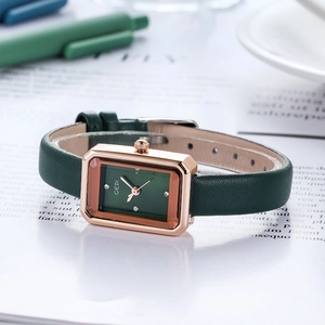 Elegante rechteckige Damenuhr in Roségold mit dunkelgrünem Lederarmband und Quarzuhrwerk