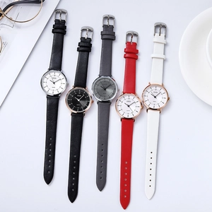 Fashionable round Roman numeral quartz watch set with leather straps in five colors