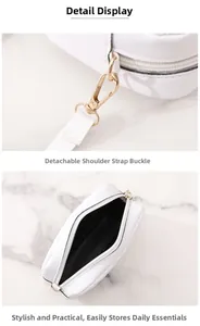 Détail du sac blanc à motif en V avec fermeture éclair dorée et boucle de bandoulière