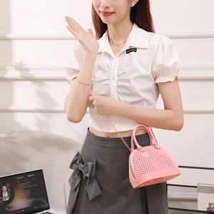 Sac à main rose ajouré en forme de coquille avec chaîne dorée pour femmes