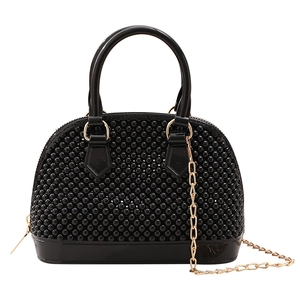 Sac à main noir élégant en forme de coquille avec perles et bandoulière dorée