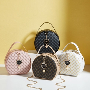 Women Round Crossbody Bag PU Leather Circle Purse With Metal Chain And Cat Pendant Vintage Floral Print Handbag